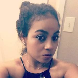 Meet your Posher, Marisa